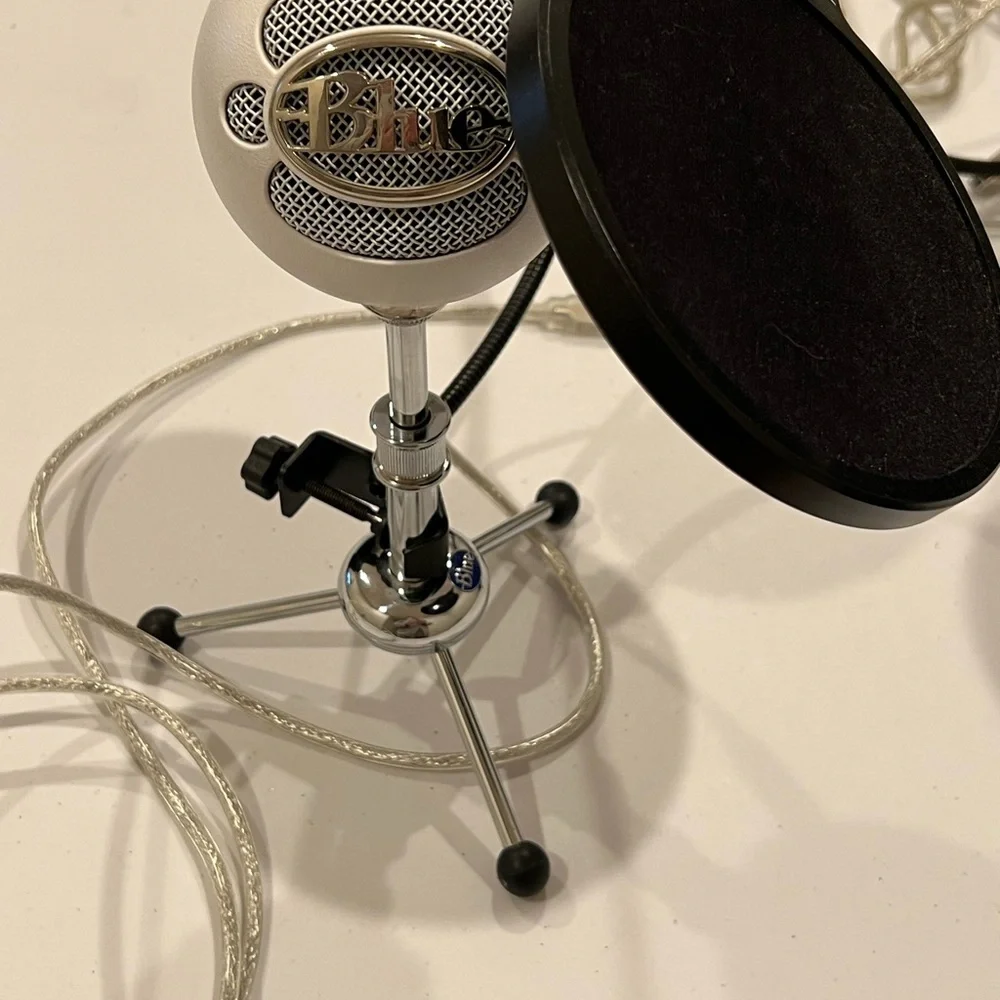 Blue Snowball Microphone & Pop Guard